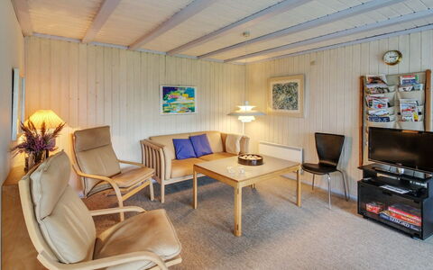 Holte - 700M to the Fjord: Bois, Design Intérieur, Meubles, Plafond, Sol, Sol, Pièce, Salon, Canapé, Cadre