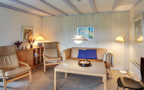 Holte - 700M to the Fjord: Meubles, Design Intérieur, Sol, Bois, Sol, Plafond, Pièce, Canapé, Salon, Cadre