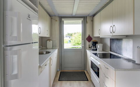 Holte - 700M to the Fjord: Sol, Sol, Design Intérieur, Cuisine, Comptoir, Appareil De Cuisine, Principaux Appliance, Électroménager, Cabinetry, Aluminium