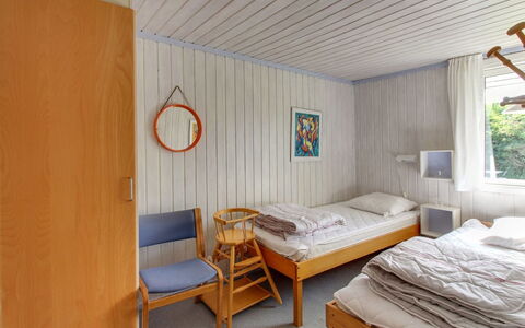 Holte - 700M to the Fjord: Meubles, Design Intérieur, Chambre, Lit, Bois, Sol, Sol, Drap De Lit, Plafond, Pièce