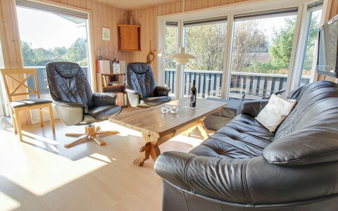 Maika - 800M to the Fjord: Toit, Maison, Domicile, Chalet, Siding, Biens, Allée, Batiments Jardin, Cour, Cabanon
