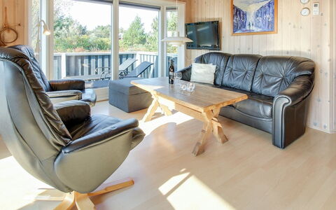 Maika - 800M to the Fjord: Toit, Maison, Domicile, Chalet, Siding, Biens, Allée, Batiments Jardin, Cour, Cabanon
