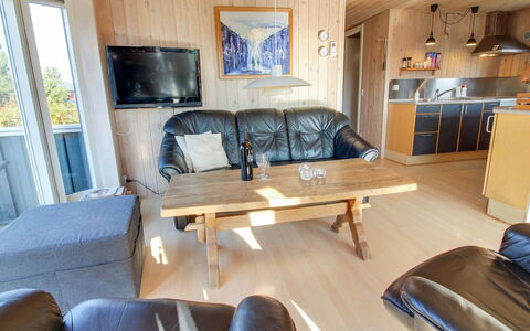 Maika - 800M to the Fjord: Toit, Maison, Domicile, Chalet, Siding, Biens, Allée, Batiments Jardin, Cour, Cabanon