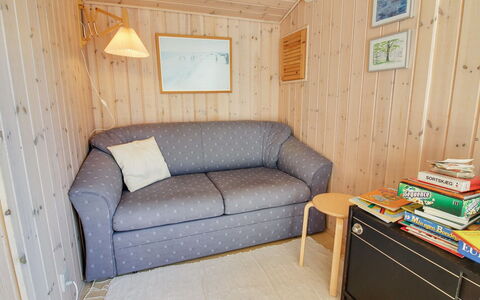 Maika - 800M to the Fjord: Toit, Maison, Domicile, Chalet, Siding, Biens, Allée, Batiments Jardin, Cour, Cabanon