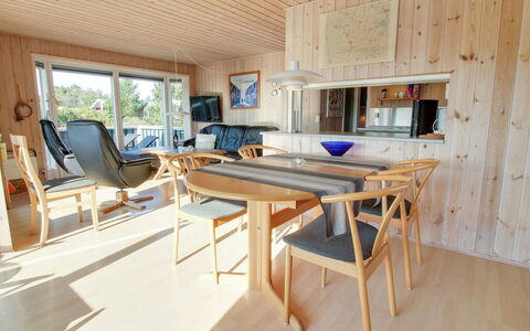 Maika - 800M to the Fjord: Toit, Maison, Domicile, Chalet, Siding, Biens, Allée, Batiments Jardin, Cour, Cabanon