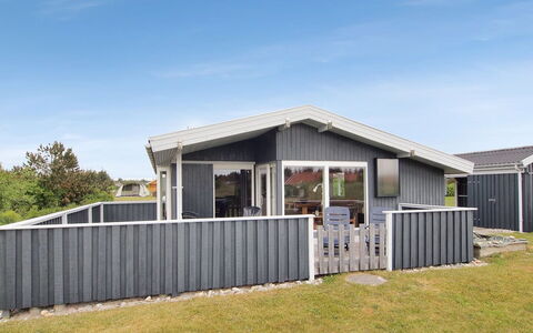 Maika - 800M to the Fjord: Toit, Maison, Domicile, Chalet, Siding, Biens, Allée, Batiments Jardin, Cour, Cabanon