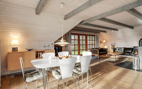 Vangja - 700M to the Fjord: Maison, Domicile, Toit, Chalet, Arbuste, Siding, Porte, Jardin, Ferme