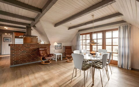 Vangja - 700M to the Fjord: Maison, Domicile, Toit, Chalet, Arbuste, Siding, Porte, Jardin, Ferme