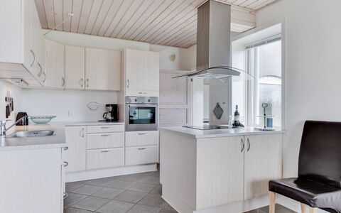 Matthias - 400M to the Fjord: Bois, Cuisine, Plafond, Sol, Cabinetry, Design Intérieur, Comptoir, Sol, Appareil De Cuisine, Meubles