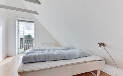 Matthias - 400M to the Fjord: Bois, Sol, Sol, Meubles, Chambre, Design Intérieur, Lit, Parquet, Literie, Linge