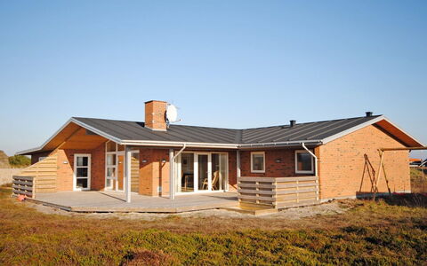 Sorella - 800M from the Sea: Maison, Toit, Domicile, Chalet, Cabanon, Batiments Jardin, Siding, Cour, Cabane En Rondins, Cabane