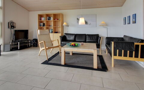 Sorella - 800M from the Sea: Maison, Toit, Domicile, Chalet, Cabanon, Batiments Jardin, Siding, Cour, Cabane En Rondins, Cabane
