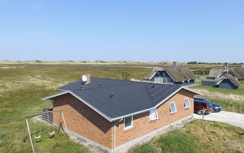 Sorella - 800M from the Sea: Maison, Toit, Domicile, Chalet, Cabanon, Batiments Jardin, Siding, Cour, Cabane En Rondins, Cabane