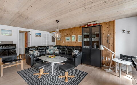Ludvig - from the Sea: Herbe, Maison, Toit, Domicile, Chalet, Arbuste, Lot Terre, Zone Rurale, Ferme, Couverture De Sol