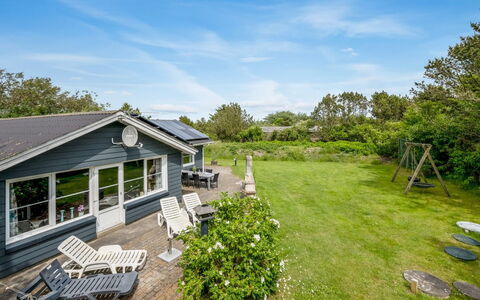 Ludvig - from the Sea: Maison, Chalet, Toit, Batiments Jardin, Ombre, Cabanon, Arrière-Cour, Mobilier De Jardin, Cour, Pelouse