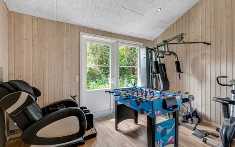 Ludvig - from the Sea: Maison, Chalet, Toit, Batiments Jardin, Ombre, Cabanon, Arrière-Cour, Mobilier De Jardin, Cour, Pelouse
