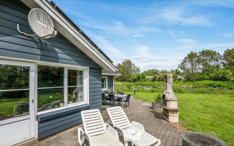Ludvig - from the Sea: Maison, Chalet, Toit, Batiments Jardin, Ombre, Cabanon, Arrière-Cour, Mobilier De Jardin, Cour, Pelouse