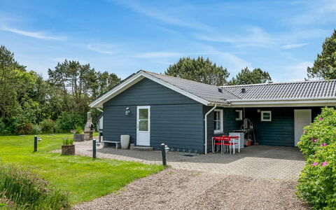 Ludvig - from the Sea: Maison, Chalet, Toit, Batiments Jardin, Ombre, Cabanon, Arrière-Cour, Mobilier De Jardin, Cour, Pelouse