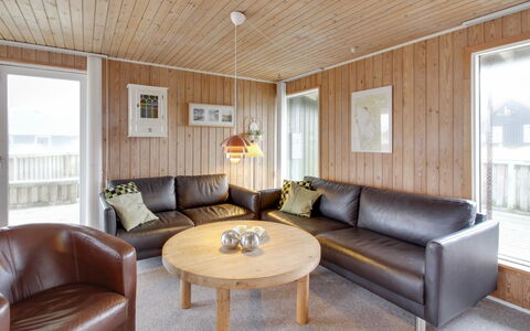 Aase - from the Sea: Toit, Maison, Domicile, Chalet, Siding, Biens, Allée, Batiments Jardin, Cour, Cabanon