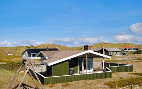 Aase - from the Sea: Toit, Maison, Domicile, Chalet, Siding, Biens, Allée, Batiments Jardin, Cour, Cabanon