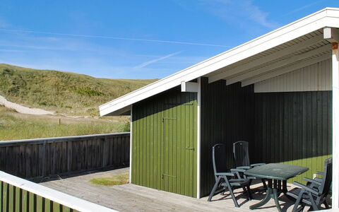 Aase - from the Sea: Toit, Maison, Domicile, Chalet, Siding, Biens, Allée, Batiments Jardin, Cour, Cabanon
