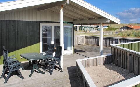 Aase - from the Sea: Toit, Maison, Domicile, Chalet, Siding, Biens, Allée, Batiments Jardin, Cour, Cabanon