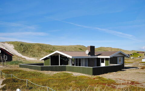 Aase - from the Sea: Toit, Maison, Domicile, Chalet, Siding, Biens, Allée, Batiments Jardin, Cour, Cabanon