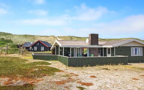 Aase - from the Sea: Toit, Maison, Domicile, Chalet, Siding, Biens, Allée, Batiments Jardin, Cour, Cabanon