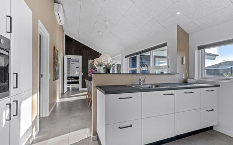 Niesina - from the Sea: Sol, Plafond, Design Intérieur, Sol, Comptoir, Cuisine, Luminaire, Cabinetry, Pièce