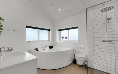 Niesina - from the Sea: Luminaire Plomberie, Sol, Design Intérieur, Plafond, Sol, Salle De Bains, Évier, Robinet, Plomberie, Baignoire