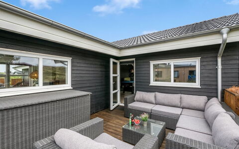 Niesina - from the Sea: Bois, Domicile, Maison, Siding, Porte, Chalet, Plate-Forme, Porche, Tache De Bois, Dur