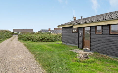 Leleks - 200M from the Sea: Arbuste, Design Urbain, Couverture De Sol, Brique, Appartement, Biens, Brickwork, Balcon, Aménagement Paysager