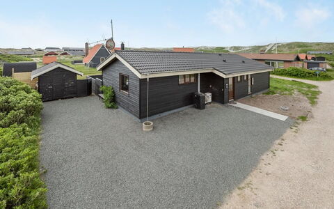 Leleks - 200M from the Sea: Arbuste, Design Urbain, Couverture De Sol, Brique, Appartement, Biens, Brickwork, Balcon, Aménagement Paysager
