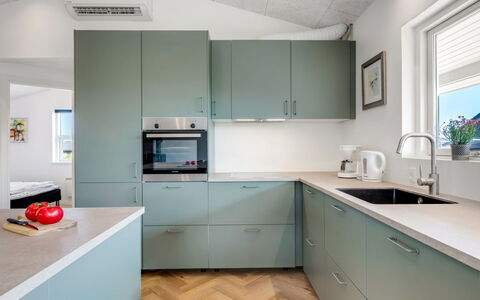Temelko - 200M from the Sea: Cabinetry, Appareil De Cuisine, Sol, Cuisine, Design Intérieur, Comptoir, Bois, Principaux Appliance, Sol, Meubles