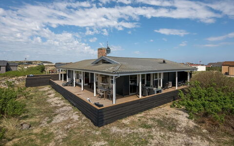 Temelko - 200M from the Sea: Bois, Toit, Domicile, Maison, Chalet, Porte, Porche, Biens, Structure En Plein Air, Ombre