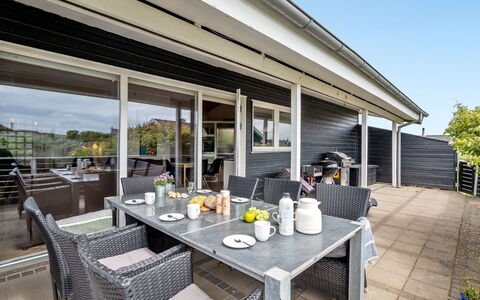 Temelko - 200M from the Sea: Maison, Toit, Domicile, Chalet, Biens, Ferme, Villa, Porche, Siding