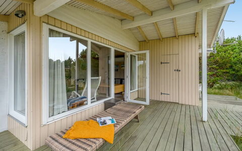 Steffen - 450M to the Fjord: Bois, Porche, Domicile, Dur, Planche, Tache De Bois, Parquet, Chalet, Plate-Forme, Ombre