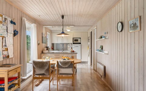 Steffen - 450M to the Fjord: Sol, Design Intérieur, Meubles, Bois, Plafond, Sol, Parquet, Pièce, Table Cuisine Et Salle A Manger, Salle À Manger