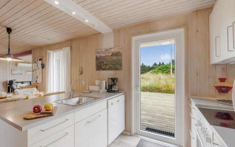 Steffen - 450M to the Fjord: Sol, Bois, Sol, Design Intérieur, Meubles, Parquet, Comptoir, Cuisine, Plafond, Domicile