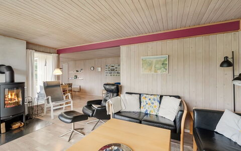 Steffen - 450M to the Fjord: Meubles, Design Intérieur, Sol, Sol, Bois, Plafond, Salon, Pièce, Canapé, Chaise