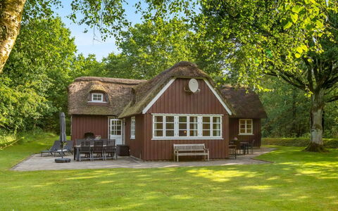 Fina - 15Km from the Sea: Chalet, Domicile, Maison, Toit, Porche, Biens, Siding, Batiments Jardin, Ferme, Cour