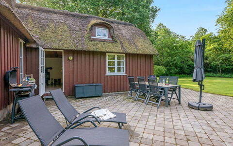 Fina - 15Km from the Sea: Chalet, Domicile, Maison, Toit, Porche, Biens, Siding, Batiments Jardin, Ferme, Cour