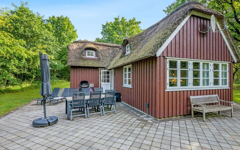 Fina - 15Km from the Sea: Chalet, Domicile, Maison, Toit, Porche, Biens, Siding, Batiments Jardin, Ferme, Cour