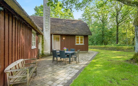 Fina - 15Km from the Sea: Chalet, Domicile, Maison, Toit, Porche, Biens, Siding, Batiments Jardin, Ferme, Cour