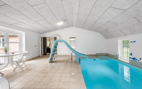 Hedi - 900M from the Sea: Maison, Toit, Domicile, Chalet, Cabanon, Batiments Jardin, Siding, Cour, Cabane En Rondins, Cabane