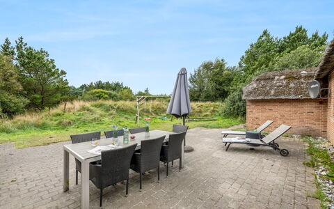 Hedi - 900M from the Sea: Maison, Toit, Domicile, Chalet, Cabanon, Batiments Jardin, Siding, Cour, Cabane En Rondins, Cabane