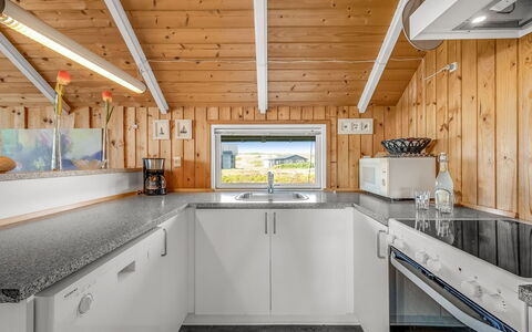 Sofie - 150M from the Sea: Bois, Cuisine, Dur, Tache De Bois, L'Hiver, Daylighting, Aluminium, Planche