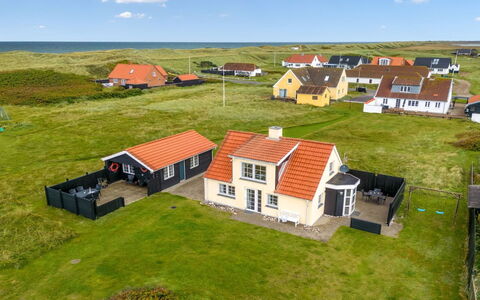 Dietlinde - 100M from the Sea: Maison, Toit, Domicile, Chalet, Cabanon, Batiments Jardin, Siding, Cour, Cabane En Rondins, Cabane