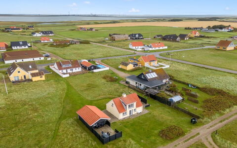 Dietlinde - 100M from the Sea: Maison, Toit, Domicile, Chalet, Cabanon, Batiments Jardin, Siding, Cour, Cabane En Rondins, Cabane