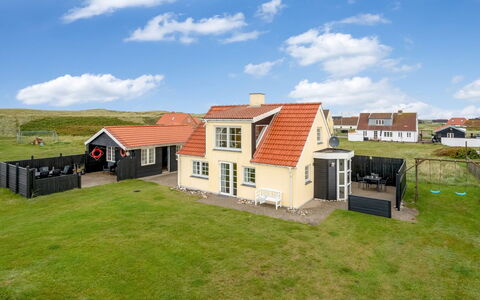 Dietlinde - 100M from the Sea: Maison, Toit, Domicile, Chalet, Cabanon, Batiments Jardin, Siding, Cour, Cabane En Rondins, Cabane